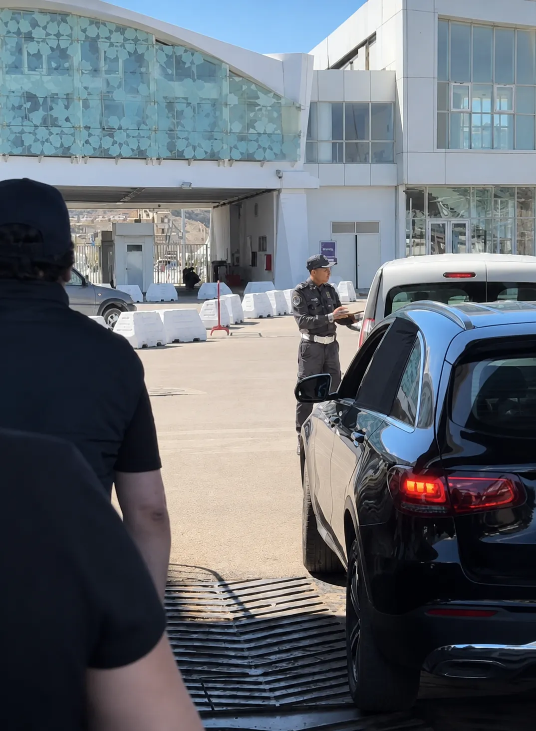 Aduana Tánger Med con coche